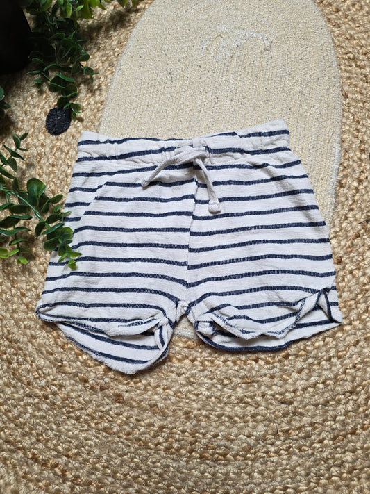 Hema korte broek maat 80
