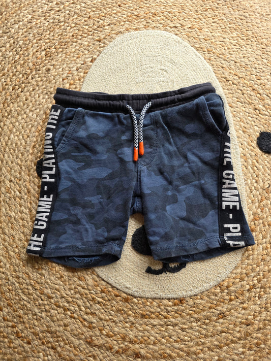 We korte broek maat 104