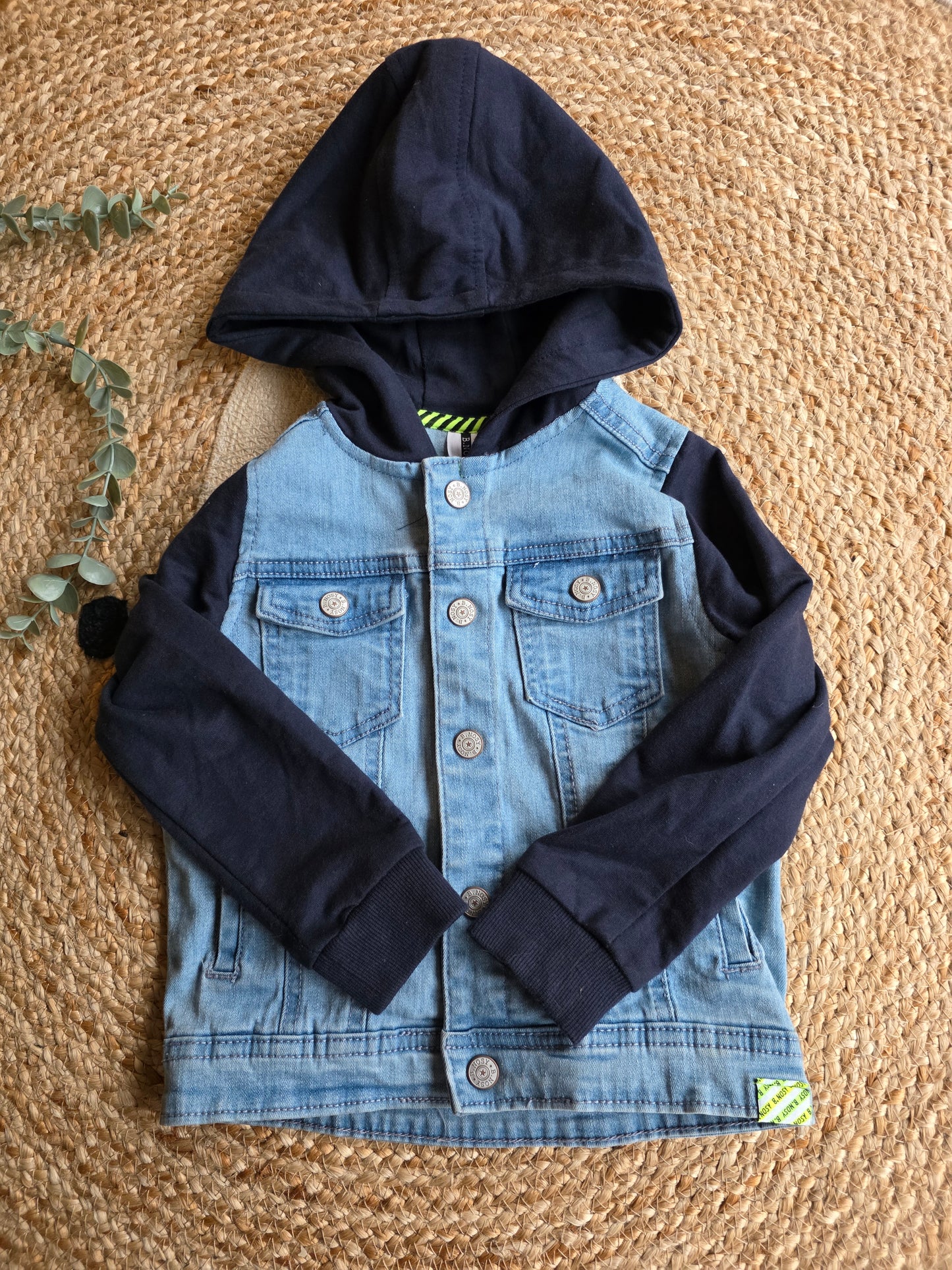 B nosy vest maat 104